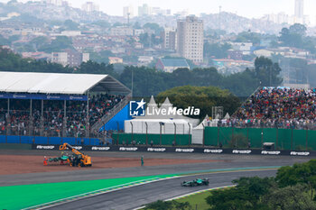 03/11/2024 - 18 STROLL Lance (can), Aston Martin F1 Team AMR24, action crash, accident, marshall, commissaire de piste, marshal, marshalls, marshals during the Formula 1 Grande Premio de Sao Paulo 2024, 21th round of the 2024 Formula One World Championship from November 1 to 3, 2024 on the Interlagos Circuit, in Sao Paulo, Brazil - F1 - SAO PAULO GRAND PRIX 2024 - FORMULA 1 - MOTORI