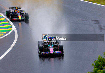 03/11/2024 - 31 OCON Esteban (fra), Alpine F1 Team A524, action 01 VERSTAPPEN Max (nld), Red Bull Racing RB20, action during the Formula 1 Grande Premio de Sao Paulo 2024, 21th round of the 2024 Formula One World Championship from November 1 to 3, 2024 on the Interlagos Circuit, in Sao Paulo, Brazil - F1 - SAO PAULO GRAND PRIX 2024 - FORMULA 1 - MOTORI