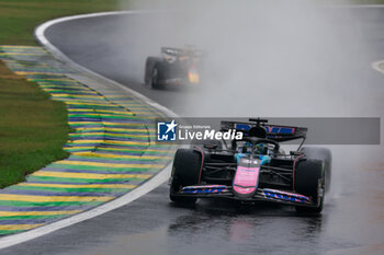 03/11/2024 - 31 OCON Esteban (fra), Alpine F1 Team A524, action 01 VERSTAPPEN Max (nld), Red Bull Racing RB20, action during the Formula 1 Grande Premio de Sao Paulo 2024, 21th round of the 2024 Formula One World Championship from November 1 to 3, 2024 on the Interlagos Circuit, in Sao Paulo, Brazil - F1 - SAO PAULO GRAND PRIX 2024 - FORMULA 1 - MOTORI