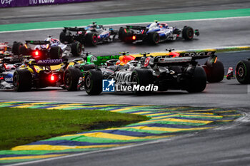 03/11/2024 - Start of the race: 27 HULKENBERG Nico (ger), Haas F1 Team VF-24 Ferrari, action during the Formula 1 Grande Premio de Sao Paulo 2024, 21th round of the 2024 Formula One World Championship from November 1 to 3, 2024 on the Interlagos Circuit, in Sao Paulo, Brazil - F1 - SAO PAULO GRAND PRIX 2024 - FORMULA 1 - MOTORI