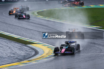 03/11/2024 - 31 OCON Esteban (fra), Alpine F1 Team A524, 01 VERSTAPPEN Max (nld), Red Bull Racing RB20, action during the Formula 1 Grande Premio de Sao Paulo 2024, 21th round of the 2024 Formula One World Championship from November 1 to 3, 2024 on the Interlagos Circuit, in Sao Paulo, Brazil - F1 - SAO PAULO GRAND PRIX 2024 - FORMULA 1 - MOTORI