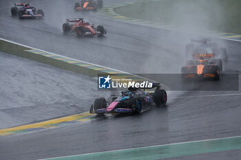 03/11/2024 - 10 GASLY Pierre (fra), Alpine F1 Team A524, 04 NORRIS Lando (gbr), McLaren F1 Team MCL38, action during the Formula 1 Grande Premio de Sao Paulo 2024, 21th round of the 2024 Formula One World Championship from November 1 to 3, 2024 on the Interlagos Circuit, in Sao Paulo, Brazil - F1 - SAO PAULO GRAND PRIX 2024 - FORMULA 1 - MOTORI