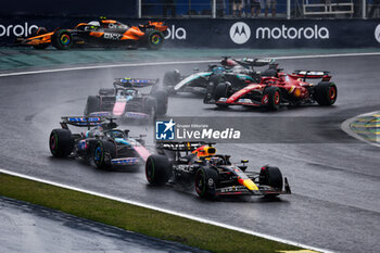 03/11/2024 - 01 VERSTAPPEN Max (nld), Red Bull Racing RB20, 31 OCON Esteban (fra), Alpine F1 Team A524, action during the Formula 1 Grande Premio de Sao Paulo 2024, 21th round of the 2024 Formula One World Championship from November 1 to 3, 2024 on the Interlagos Circuit, in Sao Paulo, Brazil - F1 - SAO PAULO GRAND PRIX 2024 - FORMULA 1 - MOTORI