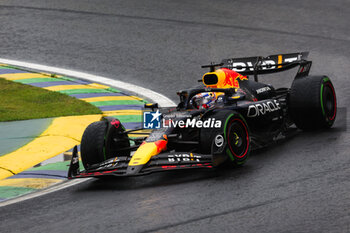 03/11/2024 - 01 VERSTAPPEN Max (nld), Red Bull Racing RB20, action during the Formula 1 Grande Premio de Sao Paulo 2024, 21th round of the 2024 Formula One World Championship from November 1 to 3, 2024 on the Interlagos Circuit, in Sao Paulo, Brazil - F1 - SAO PAULO GRAND PRIX 2024 - FORMULA 1 - MOTORI