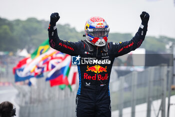 03/11/2024 - VERSTAPPEN Max (ned), Red Bull Racing RB20, portrait celebration during the Formula 1 Grande Premio de Sao Paulo 2024, 21th round of the 2024 Formula One World Championship from November 1 to 3, 2024 on the Interlagos Circuit, in Sao Paulo, Brazil - F1 - SAO PAULO GRAND PRIX 2024 - FORMULA 1 - MOTORI