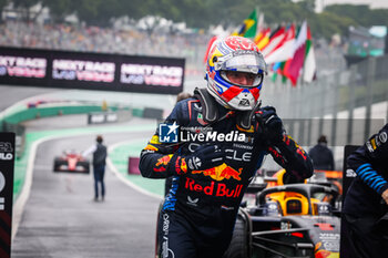 03/11/2024 - VERSTAPPEN Max (ned), Red Bull Racing RB20, portrait celebration during the Formula 1 Grande Premio de Sao Paulo 2024, 21th round of the 2024 Formula One World Championship from November 1 to 3, 2024 on the Interlagos Circuit, in Sao Paulo, Brazil - F1 - SAO PAULO GRAND PRIX 2024 - FORMULA 1 - MOTORI