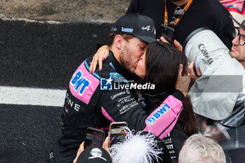 03/11/2024 - GASLY Pierre (fra), Alpine F1 Team A524, portrait with his girlfriend Kika Gomes during the Formula 1 Grande Premio de Sao Paulo 2024, 21th round of the 2024 Formula One World Championship from November 1 to 3, 2024 on the Interlagos Circuit, in Sao Paulo, Brazil - F1 - SAO PAULO GRAND PRIX 2024 - FORMULA 1 - MOTORI