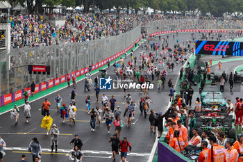 03/11/2024 - spectators, fans, crowd, foule, fans, fan, spectators on the track invasion during the Formula 1 Grande Premio de Sao Paulo 2024, 21th round of the 2024 Formula One World Championship from November 1 to 3, 2024 on the Interlagos Circuit, in Sao Paulo, Brazil - F1 - SAO PAULO GRAND PRIX 2024 - FORMULA 1 - MOTORI