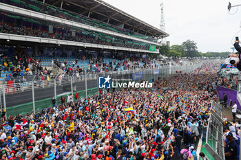 03/11/2024 - spectators, fans crowd, foule, fans, fan, spectators during the Formula 1 Grande Premio de Sao Paulo 2024, 21th round of the 2024 Formula One World Championship from November 1 to 3, 2024 on the Interlagos Circuit, in Sao Paulo, Brazil - F1 - SAO PAULO GRAND PRIX 2024 - FORMULA 1 - MOTORI