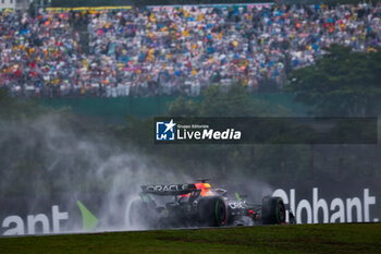 03/11/2024 - 01 VERSTAPPEN Max (nld), Red Bull Racing RB20, action during the Formula 1 Grande Premio de Sao Paulo 2024, 21th round of the 2024 Formula One World Championship from November 1 to 3, 2024 on the Interlagos Circuit, in Sao Paulo, Brazil - F1 - SAO PAULO GRAND PRIX 2024 - FORMULA 1 - MOTORI