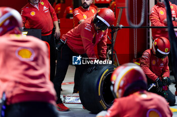 21/11/2024 - Scuderia Ferrari ambiance mechanic, mecanicien, mechanics nduring the Formula 1 Heineken Silver Las Vegas Grand Prix 2024, 22th round of the 2024 Formula One World Championship from November 21 to 23, 2024 on the Las Vegas Strip Circuit, in Las Vegas, United States of America - F1 - LAS VEGAS GRAND PRIX 2024 - FORMULA 1 - MOTORI