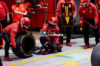 21/11/2024 - Scuderia Ferrari ambiance mechanic, mecanicien, mechanics nduring the Formula 1 Heineken Silver Las Vegas Grand Prix 2024, 22th round of the 2024 Formula One World Championship from November 21 to 23, 2024 on the Las Vegas Strip Circuit, in Las Vegas, United States of America - F1 - LAS VEGAS GRAND PRIX 2024 - FORMULA 1 - MOTORI