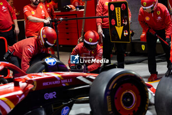 21/11/2024 - Scuderia Ferrari ambiance mechanic, mecanicien, mechanics nduring the Formula 1 Heineken Silver Las Vegas Grand Prix 2024, 22th round of the 2024 Formula One World Championship from November 21 to 23, 2024 on the Las Vegas Strip Circuit, in Las Vegas, United States of America - F1 - LAS VEGAS GRAND PRIX 2024 - FORMULA 1 - MOTORI