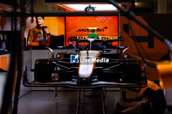 21/11/2024 - 04 NORRIS Lando (gbr), McLaren F1 Team MCL38, garage, box, during the Formula 1 Heineken Silver Las Vegas Grand Prix 2024, 22th round of the 2024 Formula One World Championship from November 21 to 23, 2024 on the Las Vegas Strip Circuit, in Las Vegas, United States of America - F1 - LAS VEGAS GRAND PRIX 2024 - FORMULA 1 - MOTORI