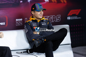 21/11/2024 - NORRIS Lando (gbr), McLaren F1 Team MCL38, portrait during the Formula 1 Heineken Silver Las Vegas Grand Prix 2024, 22th round of the 2024 Formula One World Championship from November 21 to 23, 2024 on the Las Vegas Strip Circuit, in Las Vegas, United States of America - F1 - LAS VEGAS GRAND PRIX 2024 - FORMULA 1 - MOTORI