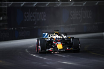 2024-11-22 - 01 VERSTAPPEN Max (nld), Red Bull Racing RB20, action during the Formula 1 Heineken Silver Las Vegas Grand Prix 2024, 22th round of the 2024 Formula One World Championship from November 21 to 23, 2024 on the Las Vegas Strip Circuit, in Las Vegas, United States of America - F1 - LAS VEGAS GRAND PRIX 2024 - FORMULA 1 - MOTORS