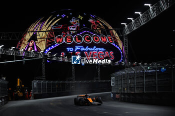 2024-11-22 - 81 PIASTRI Oscar (aus), McLaren F1 Team MCL38, action during the Formula 1 Heineken Silver Las Vegas Grand Prix 2024, 22th round of the 2024 Formula One World Championship from November 21 to 23, 2024 on the Las Vegas Strip Circuit, in Las Vegas, United States of America - F1 - LAS VEGAS GRAND PRIX 2024 - FORMULA 1 - MOTORS