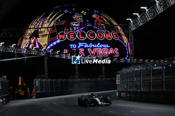 2024-11-22 - 44 HAMILTON Lewis (gbr), Mercedes AMG F1 Team W15, action during the Formula 1 Heineken Silver Las Vegas Grand Prix 2024, 22th round of the 2024 Formula One World Championship from November 21 to 23, 2024 on the Las Vegas Strip Circuit, in Las Vegas, United States of America - F1 - LAS VEGAS GRAND PRIX 2024 - FORMULA 1 - MOTORS