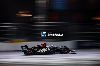 2024-11-22 - 20 MAGNUSSEN Kevin (den), Haas F1 Team VF-24 Ferrari, action during the Formula 1 Heineken Silver Las Vegas Grand Prix 2024, 22th round of the 2024 Formula One World Championship from November 21 to 23, 2024 on the Las Vegas Strip Circuit, in Las Vegas, United States of America - F1 - LAS VEGAS GRAND PRIX 2024 - FORMULA 1 - MOTORS