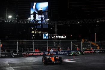 2024-11-22 - 81 PIASTRI Oscar (aus), McLaren F1 Team MCL38, action during the Formula 1 Heineken Silver Las Vegas Grand Prix 2024, 22th round of the 2024 Formula One World Championship from November 21 to 23, 2024 on the Las Vegas Strip Circuit, in Las Vegas, United States of America - F1 - LAS VEGAS GRAND PRIX 2024 - FORMULA 1 - MOTORS