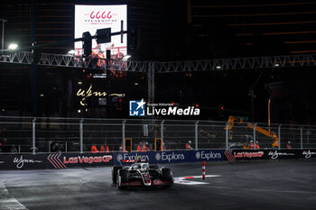 2024-11-22 - 27 HULKENBERG Nico (ger), Haas F1 Team VF-24 Ferrari, action during the Formula 1 Heineken Silver Las Vegas Grand Prix 2024, 22th round of the 2024 Formula One World Championship from November 21 to 23, 2024 on the Las Vegas Strip Circuit, in Las Vegas, United States of America - F1 - LAS VEGAS GRAND PRIX 2024 - FORMULA 1 - MOTORS