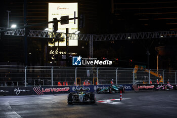 2024-11-22 - 44 HAMILTON Lewis (gbr), Mercedes AMG F1 Team W15, action during the Formula 1 Heineken Silver Las Vegas Grand Prix 2024, 22th round of the 2024 Formula One World Championship from November 21 to 23, 2024 on the Las Vegas Strip Circuit, in Las Vegas, United States of America - F1 - LAS VEGAS GRAND PRIX 2024 - FORMULA 1 - MOTORS