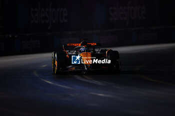 2024-11-22 - 81 PIASTRI Oscar (aus), McLaren F1 Team MCL38, action during the Formula 1 Heineken Silver Las Vegas Grand Prix 2024, 22th round of the 2024 Formula One World Championship from November 21 to 23, 2024 on the Las Vegas Strip Circuit, in Las Vegas, United States of America - F1 - LAS VEGAS GRAND PRIX 2024 - FORMULA 1 - MOTORS