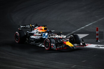 2024-11-22 - 01 VERSTAPPEN Max (nld), Red Bull Racing RB20, action during the Formula 1 Heineken Silver Las Vegas Grand Prix 2024, 22th round of the 2024 Formula One World Championship from November 21 to 23, 2024 on the Las Vegas Strip Circuit, in Las Vegas, United States of America - F1 - LAS VEGAS GRAND PRIX 2024 - FORMULA 1 - MOTORS