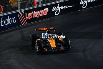 2024-11-22 - 81 PIASTRI Oscar (aus), McLaren F1 Team MCL38, action during the Formula 1 Heineken Silver Las Vegas Grand Prix 2024, 22th round of the 2024 Formula One World Championship from November 21 to 23, 2024 on the Las Vegas Strip Circuit, in Las Vegas, United States of America - F1 - LAS VEGAS GRAND PRIX 2024 - FORMULA 1 - MOTORS