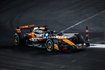 2024-11-22 - 81 PIASTRI Oscar (aus), McLaren F1 Team MCL38, action during the Formula 1 Heineken Silver Las Vegas Grand Prix 2024, 22th round of the 2024 Formula One World Championship from November 21 to 23, 2024 on the Las Vegas Strip Circuit, in Las Vegas, United States of America - F1 - LAS VEGAS GRAND PRIX 2024 - FORMULA 1 - MOTORS