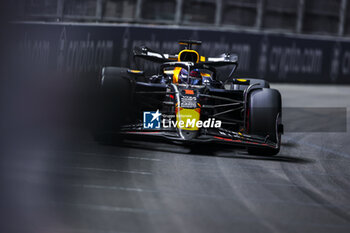 2024-11-22 - 01 VERSTAPPEN Max (nld), Red Bull Racing RB20, action during the Formula 1 Heineken Silver Las Vegas Grand Prix 2024, 22th round of the 2024 Formula One World Championship from November 21 to 23, 2024 on the Las Vegas Strip Circuit, in Las Vegas, United States of America - F1 - LAS VEGAS GRAND PRIX 2024 - FORMULA 1 - MOTORS