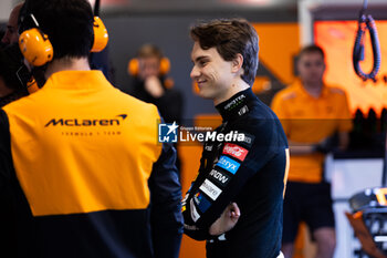 2024-11-22 - PIASTRI Oscar (aus), McLaren F1 Team MCL38, portrait during the Formula 1 Heineken Silver Las Vegas Grand Prix 2024, 22th round of the 2024 Formula One World Championship from November 21 to 23, 2024 on the Las Vegas Strip Circuit, in Las Vegas, United States of America - F1 - LAS VEGAS GRAND PRIX 2024 - FORMULA 1 - MOTORS