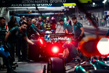 2024-11-22 - Aston Martin F1 Team, ambiance pitlane, during the Formula 1 Heineken Silver Las Vegas Grand Prix 2024, 22th round of the 2024 Formula One World Championship from November 21 to 23, 2024 on the Las Vegas Strip Circuit, in Las Vegas, United States of America - F1 - LAS VEGAS GRAND PRIX 2024 - FORMULA 1 - MOTORS