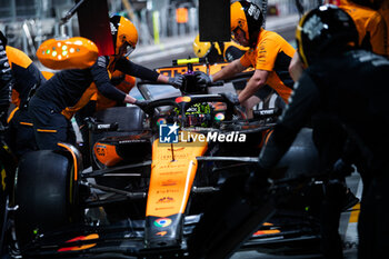 2024-11-22 - 04 NORRIS Lando (gbr), McLaren F1 Team MCL38, pitlane, during the Formula 1 Heineken Silver Las Vegas Grand Prix 2024, 22th round of the 2024 Formula One World Championship from November 21 to 23, 2024 on the Las Vegas Strip Circuit, in Las Vegas, United States of America - F1 - LAS VEGAS GRAND PRIX 2024 - FORMULA 1 - MOTORS