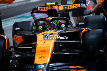 2024-11-22 - 04 NORRIS Lando (gbr), McLaren F1 Team MCL38, pitlane, during the Formula 1 Heineken Silver Las Vegas Grand Prix 2024, 22th round of the 2024 Formula One World Championship from November 21 to 23, 2024 on the Las Vegas Strip Circuit, in Las Vegas, United States of America - F1 - LAS VEGAS GRAND PRIX 2024 - FORMULA 1 - MOTORS