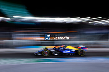 2024-11-22 - 23 ALBON Alexander (tha), Williams Racing FW45, action during the Formula 1 Heineken Silver Las Vegas Grand Prix 2024, 22th round of the 2024 Formula One World Championship from November 21 to 23, 2024 on the Las Vegas Strip Circuit, in Las Vegas, United States of America - F1 - LAS VEGAS GRAND PRIX 2024 - FORMULA 1 - MOTORS