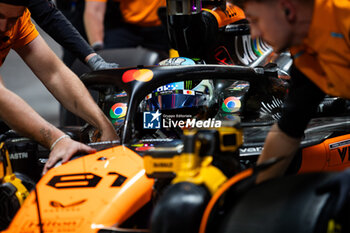 2024-11-22 - PIASTRI Oscar (aus), McLaren F1 Team MCL38, portraitduring the Formula 1 Heineken Silver Las Vegas Grand Prix 2024, 22th round of the 2024 Formula One World Championship from November 21 to 23, 2024 on the Las Vegas Strip Circuit, in Las Vegas, United States of America - F1 - LAS VEGAS GRAND PRIX 2024 - FORMULA 1 - MOTORS