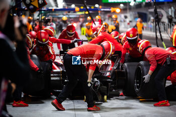 2024-11-22 - Scuderia Ferrari pitlane, during the Formula 1 Heineken Silver Las Vegas Grand Prix 2024, 22th round of the 2024 Formula One World Championship from November 21 to 23, 2024 on the Las Vegas Strip Circuit, in Las Vegas, United States of America - F1 - LAS VEGAS GRAND PRIX 2024 - FORMULA 1 - MOTORS