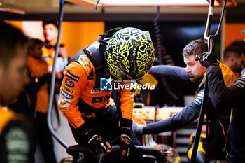 2024-11-22 - NORRIS Lando (gbr), McLaren F1 Team MCL38, portrait during the Formula 1 Heineken Silver Las Vegas Grand Prix 2024, 22th round of the 2024 Formula One World Championship from November 21 to 23, 2024 on the Las Vegas Strip Circuit, in Las Vegas, United States of America - F1 - LAS VEGAS GRAND PRIX 2024 - FORMULA 1 - MOTORS