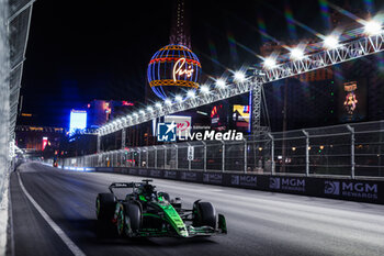 2024-11-22 - 77 BOTTAS Valtteri (fin), Stake F1 Team Kick Sauber C44, action during the Formula 1 Heineken Silver Las Vegas Grand Prix 2024, 22th round of the 2024 Formula One World Championship from November 21 to 23, 2024 on the Las Vegas Strip Circuit, in Las Vegas, United States of America - F1 - LAS VEGAS GRAND PRIX 2024 - FORMULA 1 - MOTORS