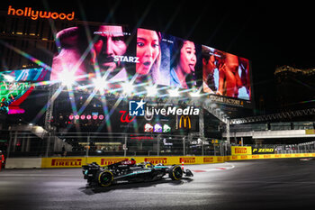 2024-11-22 - 44 HAMILTON Lewis (gbr), Mercedes AMG F1 Team W15, action during the Formula 1 Heineken Silver Las Vegas Grand Prix 2024, 22th round of the 2024 Formula One World Championship from November 21 to 23, 2024 on the Las Vegas Strip Circuit, in Las Vegas, United States of America - F1 - LAS VEGAS GRAND PRIX 2024 - FORMULA 1 - MOTORS