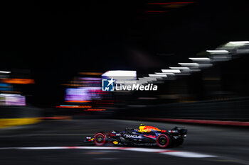 2024-11-22 - 11 PEREZ Sergio (mex), Red Bull Racing RB20, action during the Formula 1 Heineken Silver Las Vegas Grand Prix 2024, 22th round of the 2024 Formula One World Championship from November 21 to 23, 2024 on the Las Vegas Strip Circuit, in Las Vegas, United States of America - F1 - LAS VEGAS GRAND PRIX 2024 - FORMULA 1 - MOTORS