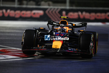 2024-11-22 - 11 PEREZ Sergio (mex), Red Bull Racing RB20, action during the Formula 1 Heineken Silver Las Vegas Grand Prix 2024, 22th round of the 2024 Formula One World Championship from November 21 to 23, 2024 on the Las Vegas Strip Circuit, in Las Vegas, United States of America - F1 - LAS VEGAS GRAND PRIX 2024 - FORMULA 1 - MOTORS