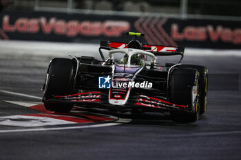 2024-11-22 - 27 HULKENBERG Nico (ger), Haas F1 Team VF-24 Ferrari, action during the Formula 1 Heineken Silver Las Vegas Grand Prix 2024, 22th round of the 2024 Formula One World Championship from November 21 to 23, 2024 on the Las Vegas Strip Circuit, in Las Vegas, United States of America - F1 - LAS VEGAS GRAND PRIX 2024 - FORMULA 1 - MOTORS