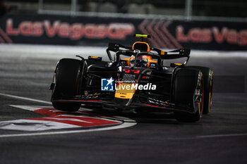 2024-11-22 - 11 PEREZ Sergio (mex), Red Bull Racing RB20, action during the Formula 1 Heineken Silver Las Vegas Grand Prix 2024, 22th round of the 2024 Formula One World Championship from November 21 to 23, 2024 on the Las Vegas Strip Circuit, in Las Vegas, United States of America - F1 - LAS VEGAS GRAND PRIX 2024 - FORMULA 1 - MOTORS