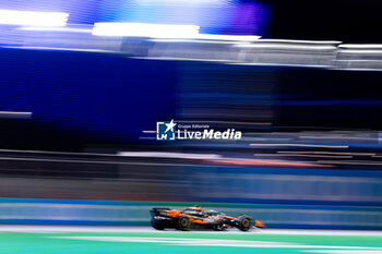 2024-11-22 - 81 PIASTRI Oscar (aus), McLaren F1 Team MCL38, action during the Formula 1 Heineken Silver Las Vegas Grand Prix 2024, 22th round of the 2024 Formula One World Championship from November 21 to 23, 2024 on the Las Vegas Strip Circuit, in Las Vegas, United States of America - F1 - LAS VEGAS GRAND PRIX 2024 - FORMULA 1 - MOTORS