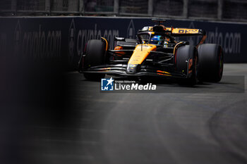 2024-11-22 - 81 PIASTRI Oscar (aus), McLaren F1 Team MCL38, action during the Formula 1 Heineken Silver Las Vegas Grand Prix 2024, 22th round of the 2024 Formula One World Championship from November 21 to 23, 2024 on the Las Vegas Strip Circuit, in Las Vegas, United States of America - F1 - LAS VEGAS GRAND PRIX 2024 - FORMULA 1 - MOTORS