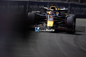 2024-11-22 - 01 VERSTAPPEN Max (nld), Red Bull Racing RB20, action during the Formula 1 Heineken Silver Las Vegas Grand Prix 2024, 22th round of the 2024 Formula One World Championship from November 21 to 23, 2024 on the Las Vegas Strip Circuit, in Las Vegas, United States of America - F1 - LAS VEGAS GRAND PRIX 2024 - FORMULA 1 - MOTORS