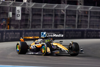 2024-11-22 - 04 NORRIS Lando (gbr), McLaren F1 Team MCL38, action during the Formula 1 Heineken Silver Las Vegas Grand Prix 2024, 22th round of the 2024 Formula One World Championship from November 21 to 23, 2024 on the Las Vegas Strip Circuit, in Las Vegas, United States of America - F1 - LAS VEGAS GRAND PRIX 2024 - FORMULA 1 - MOTORS