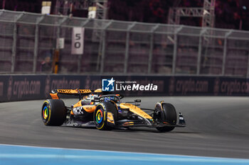 2024-11-22 - 81 PIASTRI Oscar (aus), McLaren F1 Team MCL38, action during the Formula 1 Heineken Silver Las Vegas Grand Prix 2024, 22th round of the 2024 Formula One World Championship from November 21 to 23, 2024 on the Las Vegas Strip Circuit, in Las Vegas, United States of America - F1 - LAS VEGAS GRAND PRIX 2024 - FORMULA 1 - MOTORS